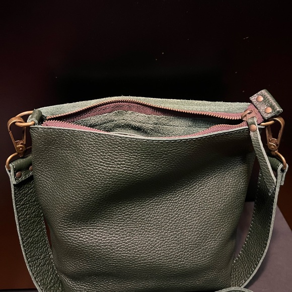 New Calma Forrest Green Pebbled Leather Purse Handmade in Spain NWOT - Picture 8 of 13